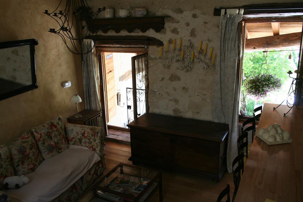 Chambre D'Hotes La Romarine Barnave Exterior photo