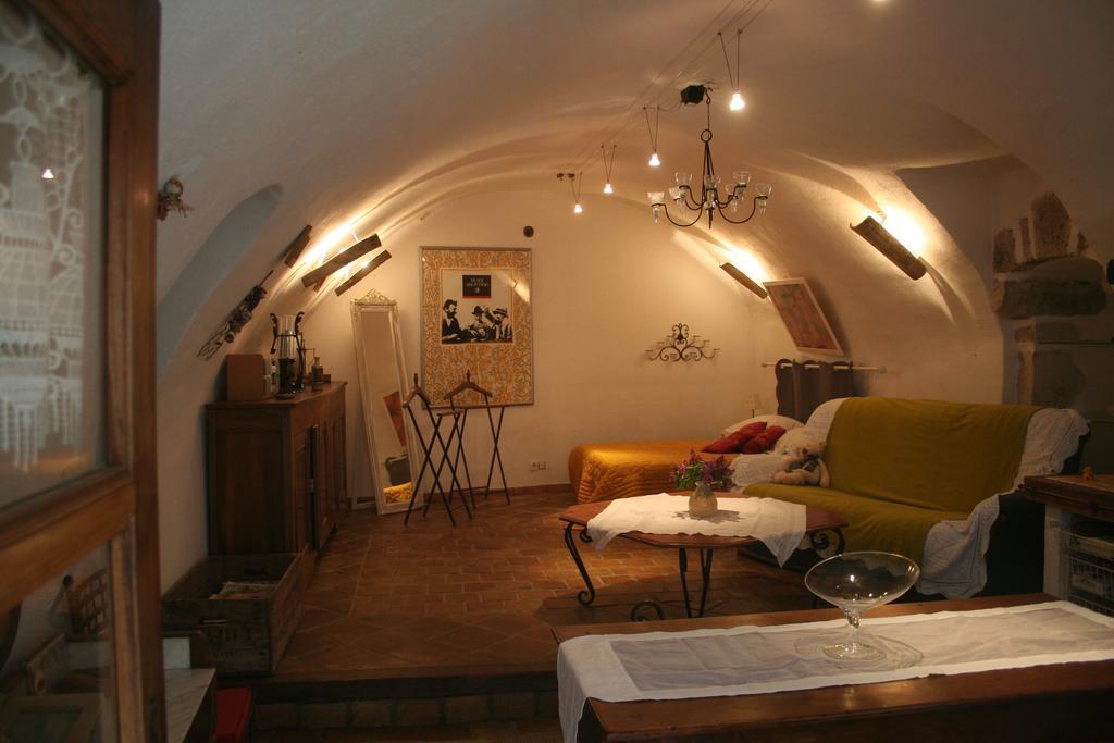 Chambre D'Hotes La Romarine Barnave Room photo