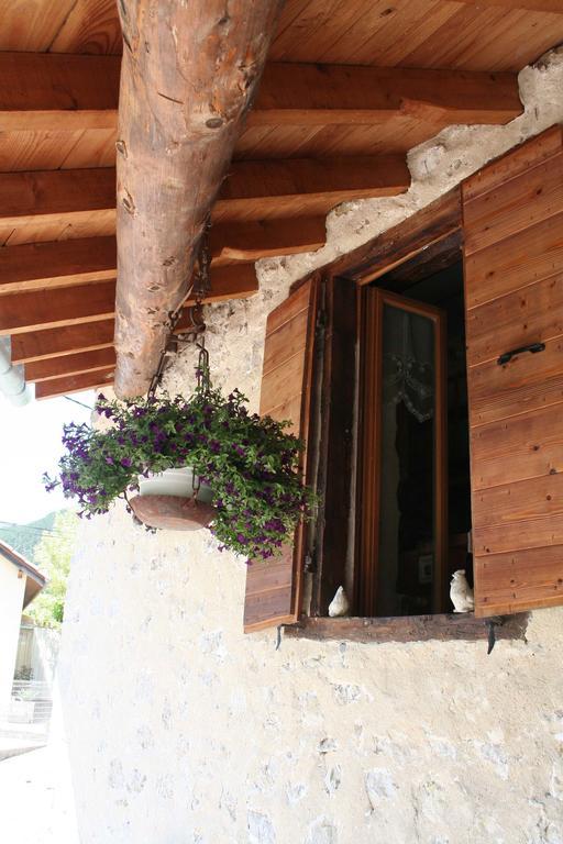 Chambre D'Hotes La Romarine Barnave Exterior photo