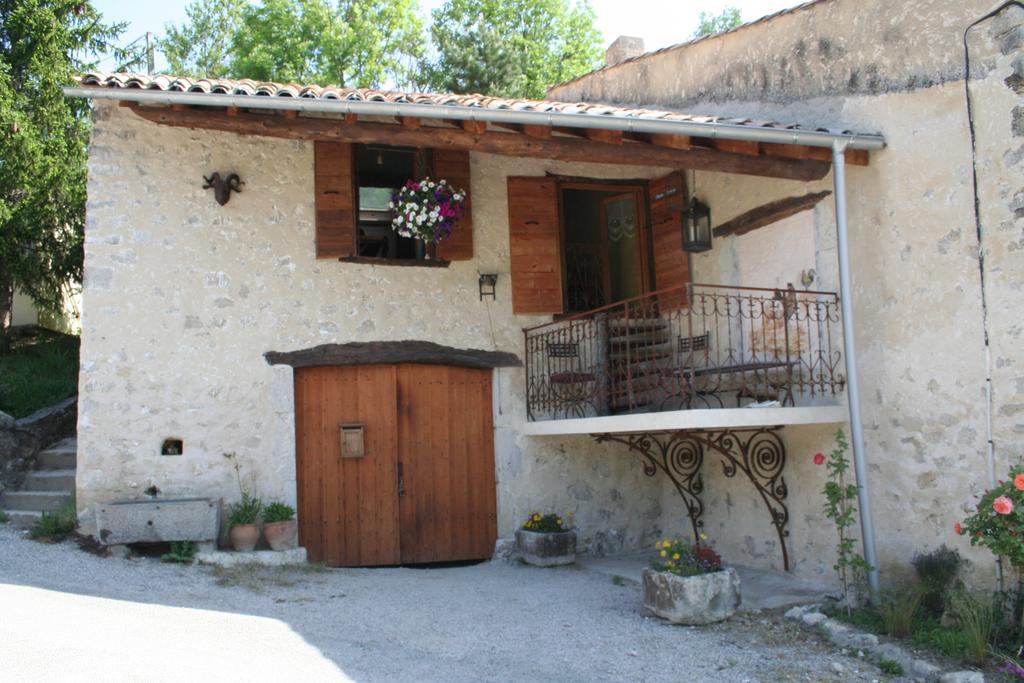 Chambre D'Hotes La Romarine Barnave Exterior photo