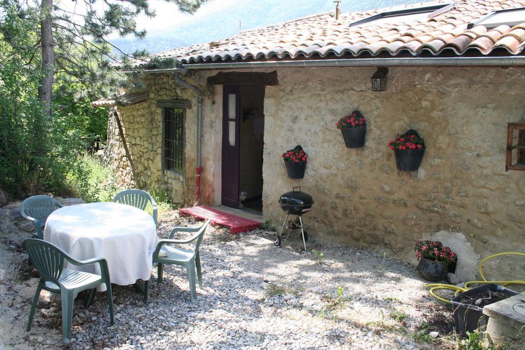 Chambre D'Hotes La Romarine Barnave Exterior photo